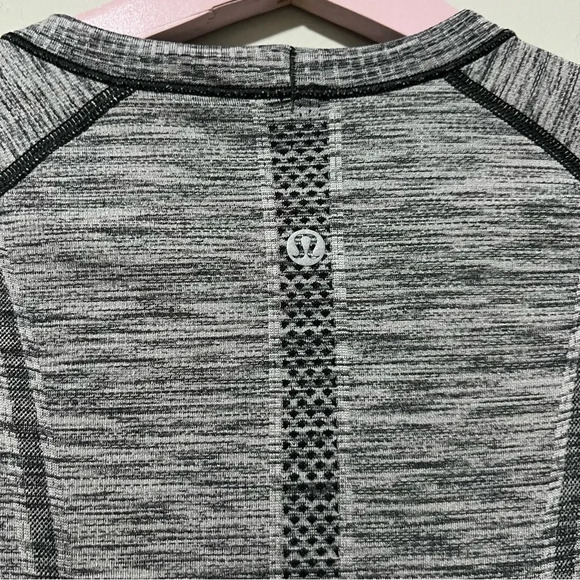 Lululemon Swiftly Tech Long Sleeve Crew Black / White (Grey Ombre) Size 4 - Picture 10 of 12